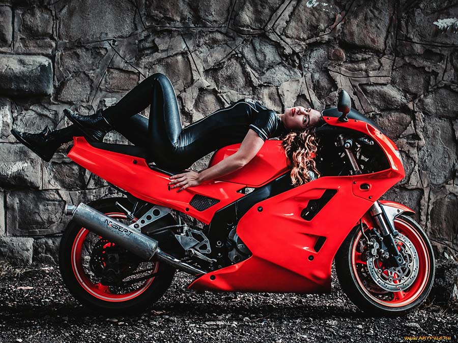 Beautiful girl Beautiful girls and motorcycles in Kouliacan