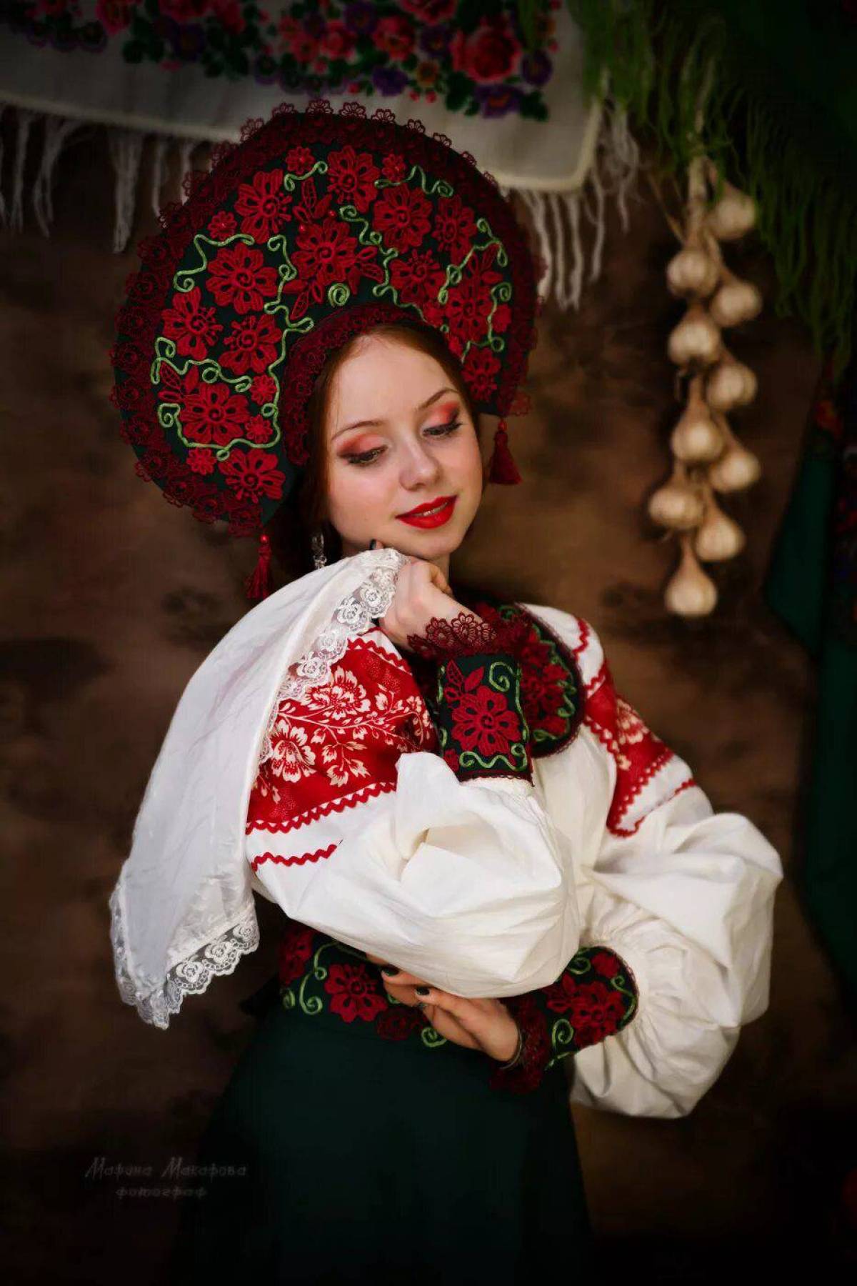 Women in Slavic costumes underwear in Kouliacan
