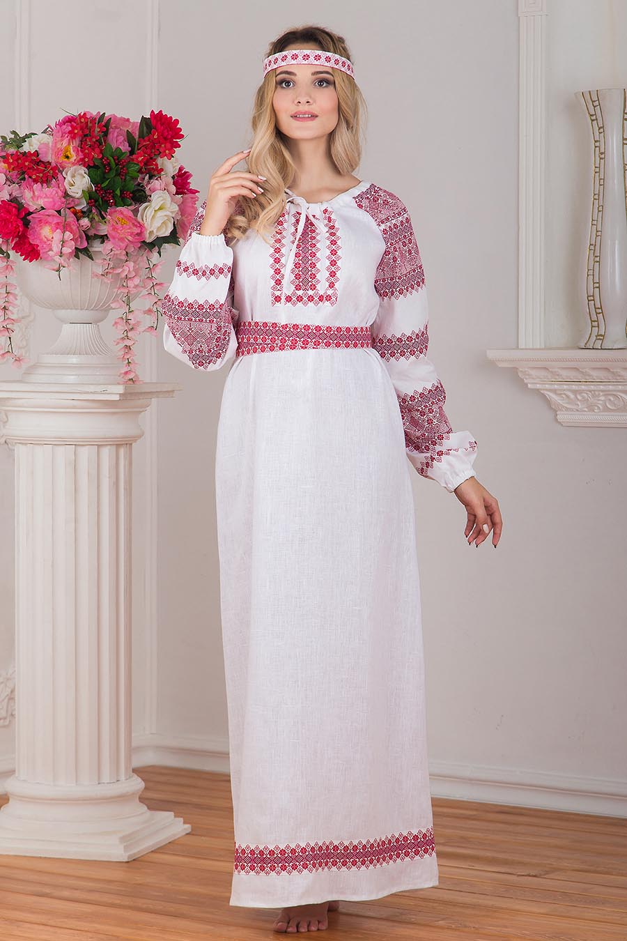 Women in Slavic costumes in Kouliacan