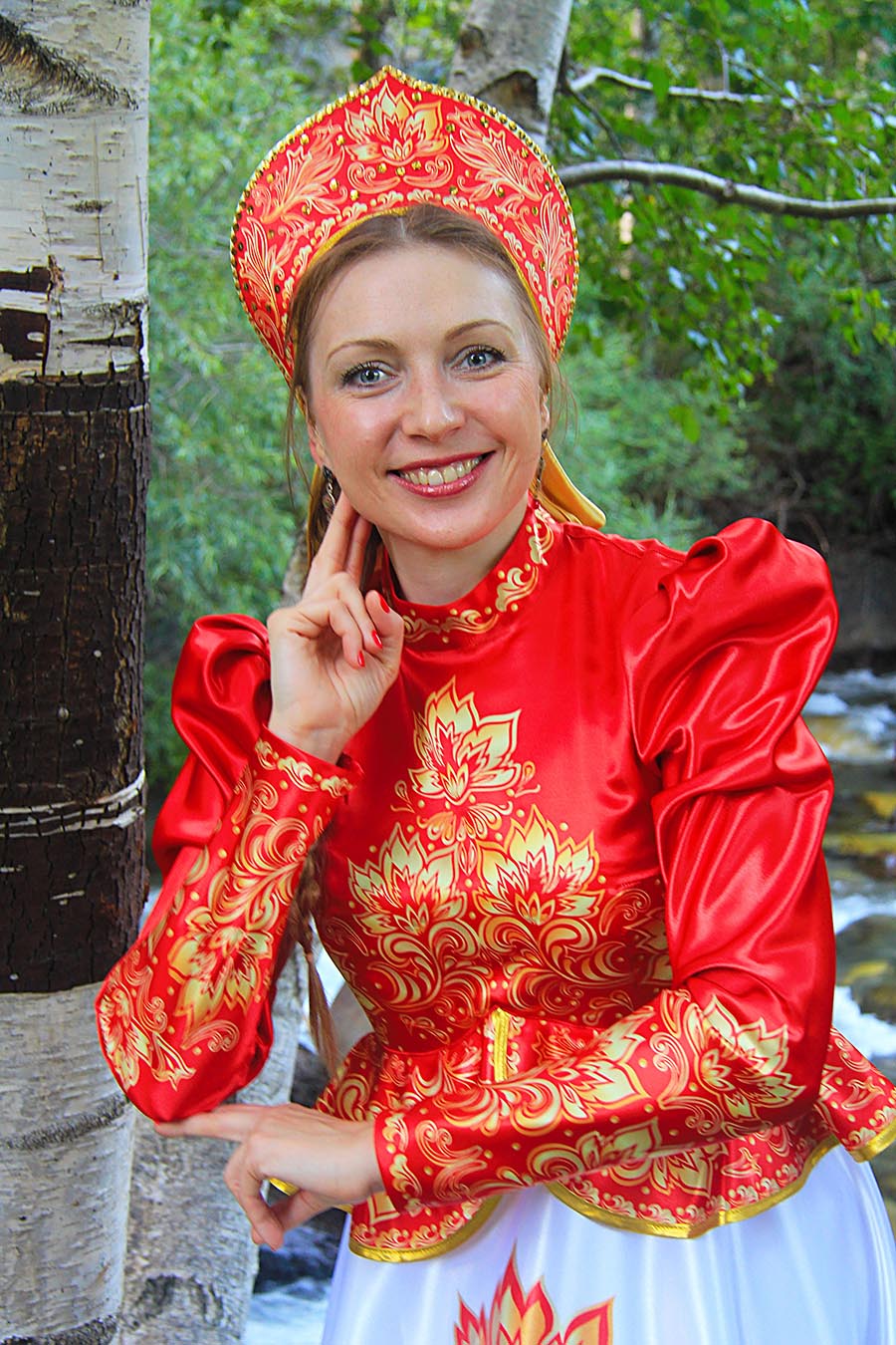 Women in Slavic costumes in Kouliacan