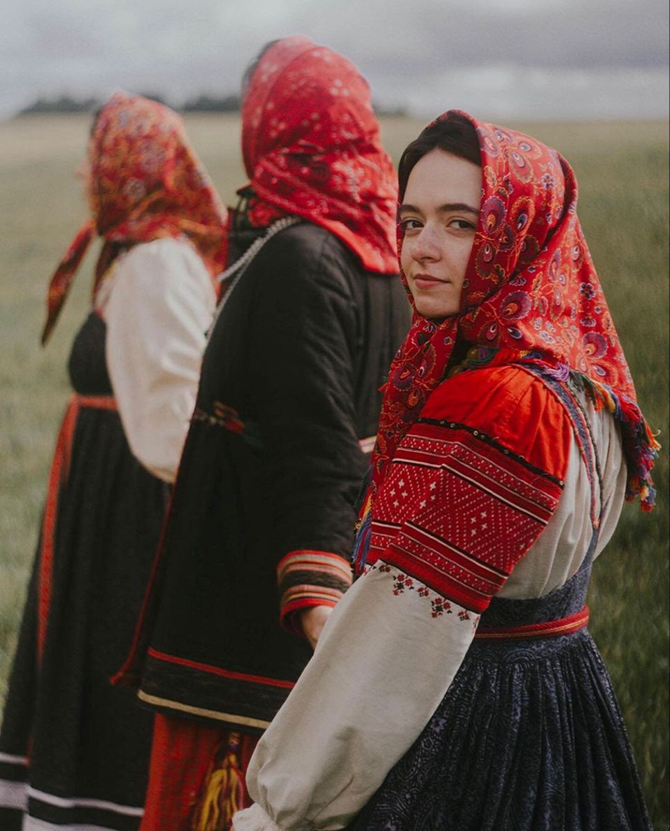 Women in Slavic costumes in Kouliacan