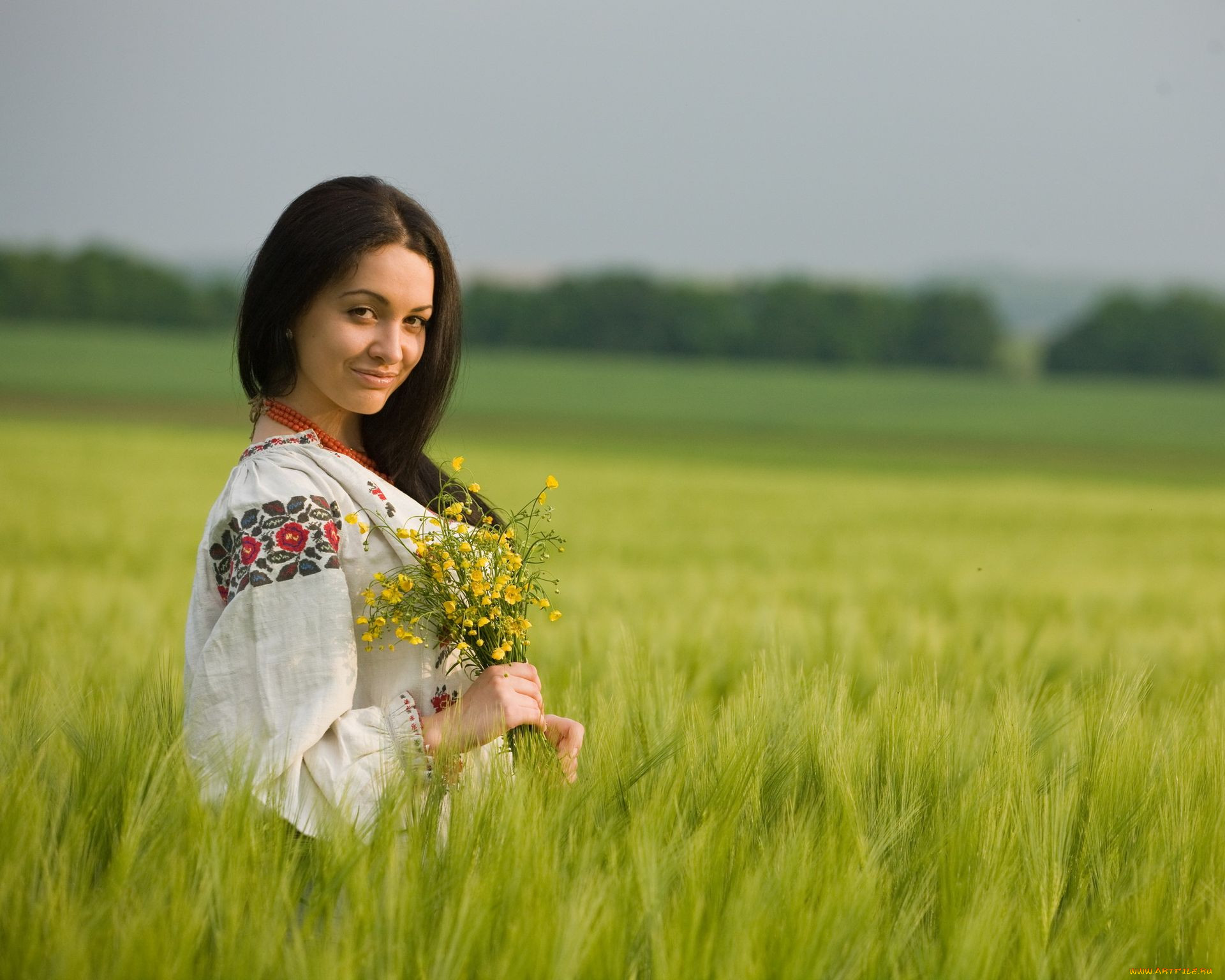 Women in Slavic costumes in Kouliacan