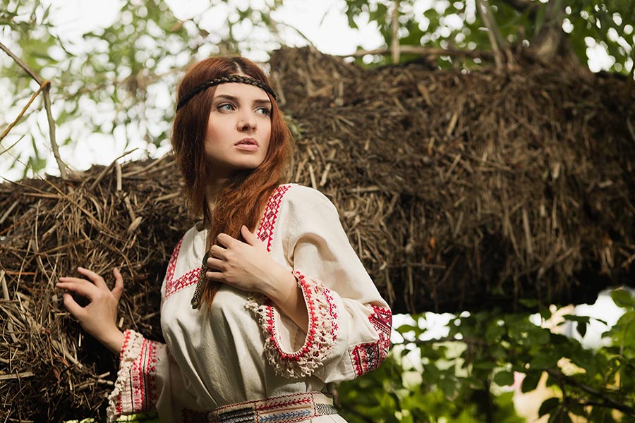 Women in Slavic costumes in Kouliacan