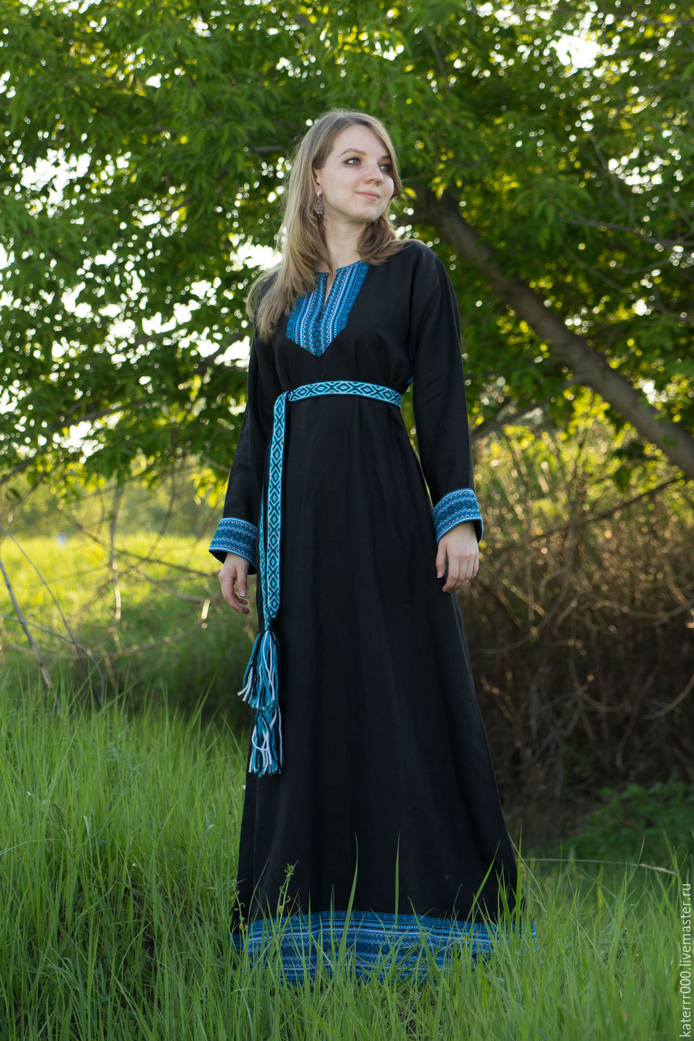 Women in Slavic costumes in Kouliacan