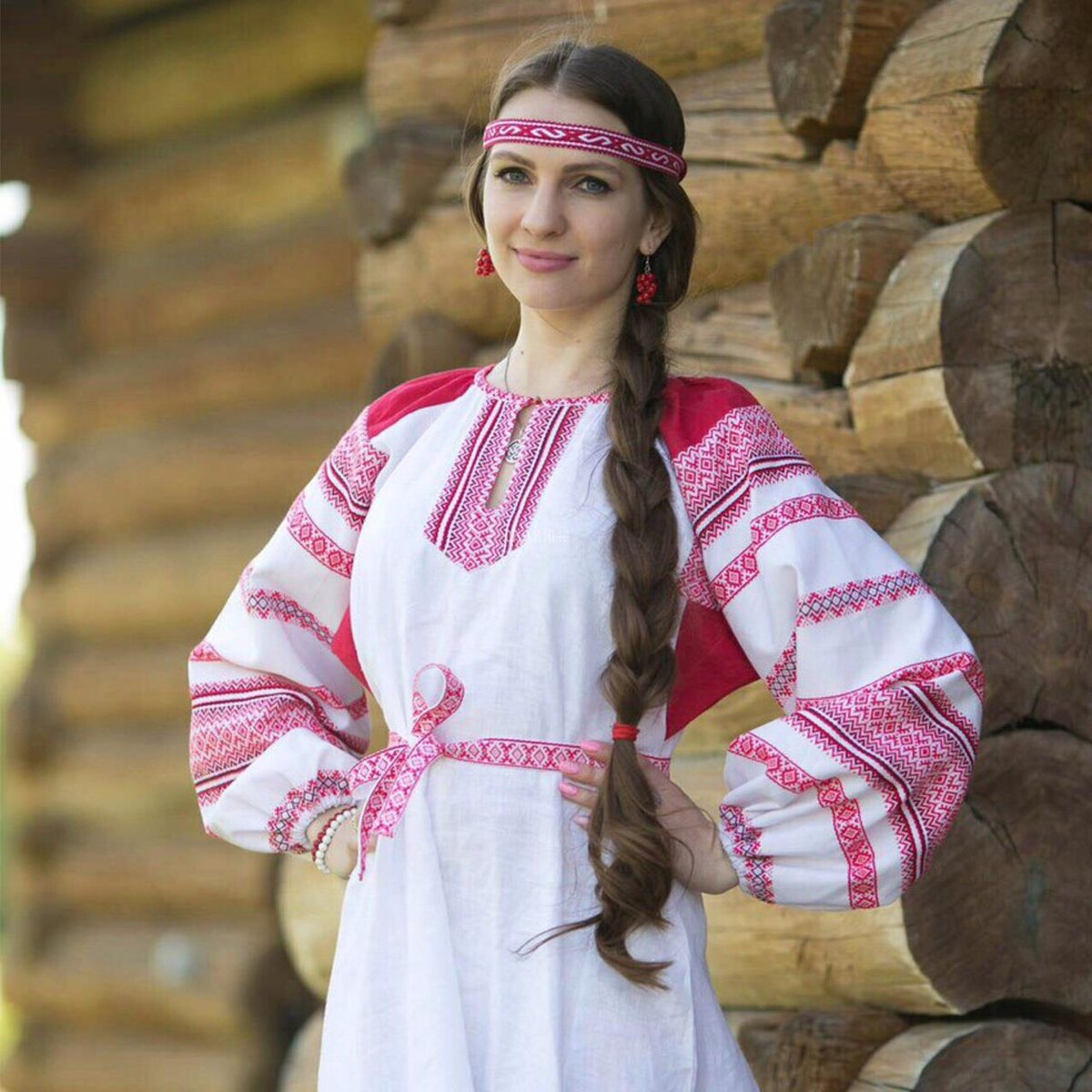 Girls in Slavic costumes in Kouliacan