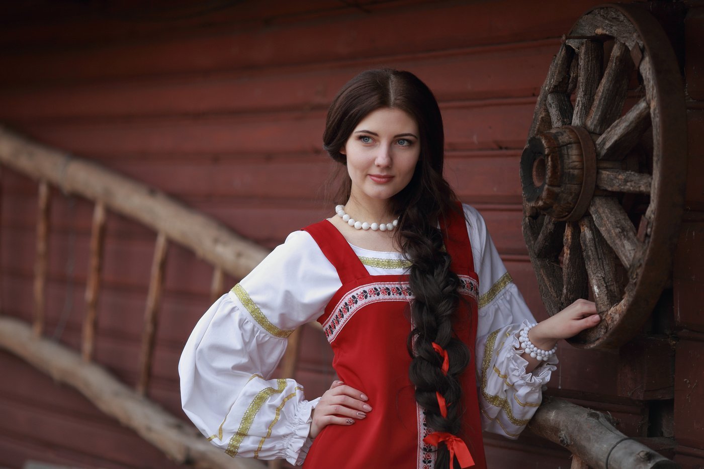 Girls in Slavic costumes in Kouliacan
