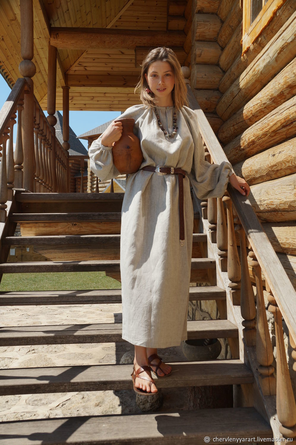 Girls in Slavic costumes in Kouliacan