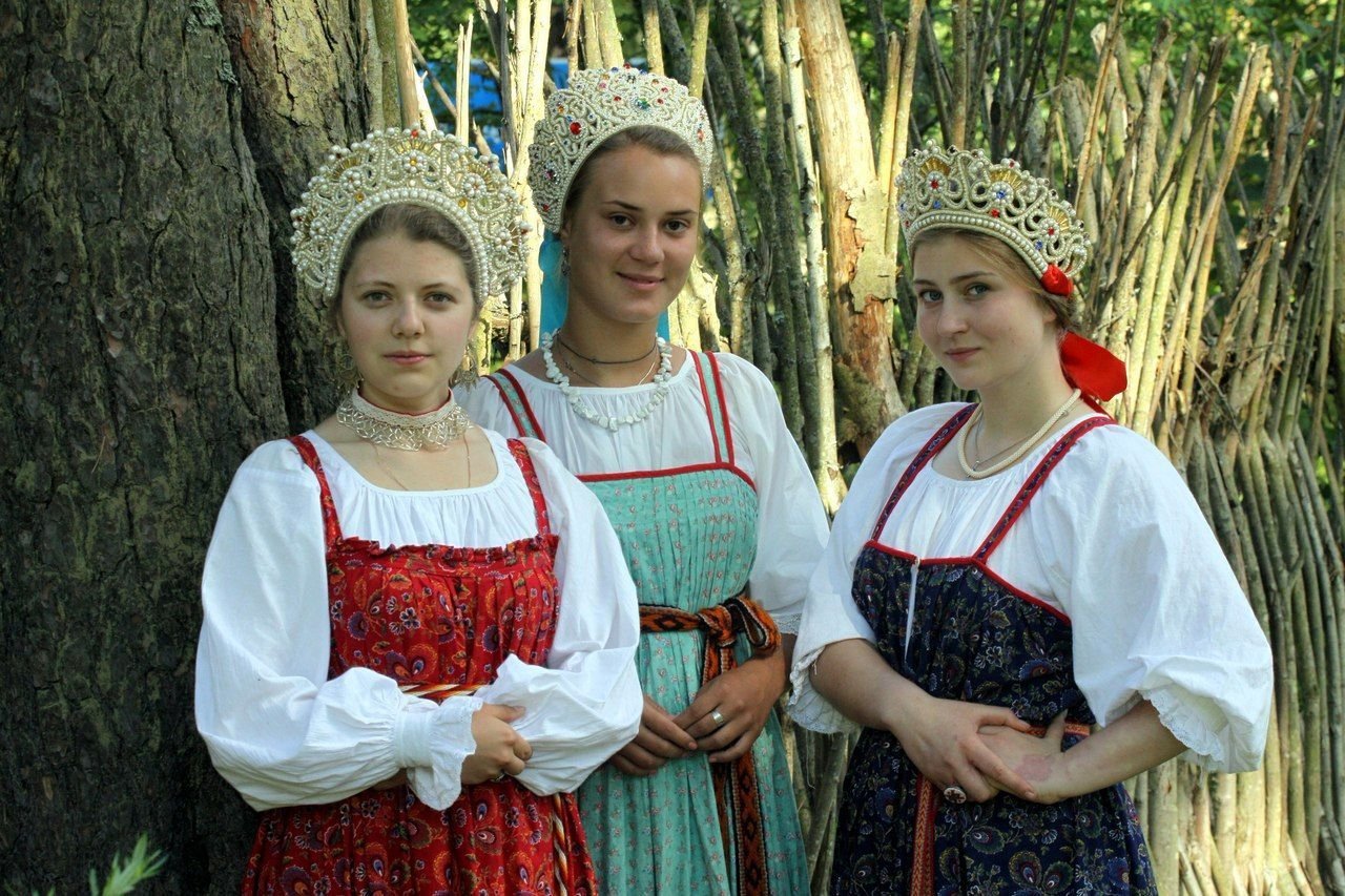 Sexy model Girls in Slavic costumes in Kouliacan