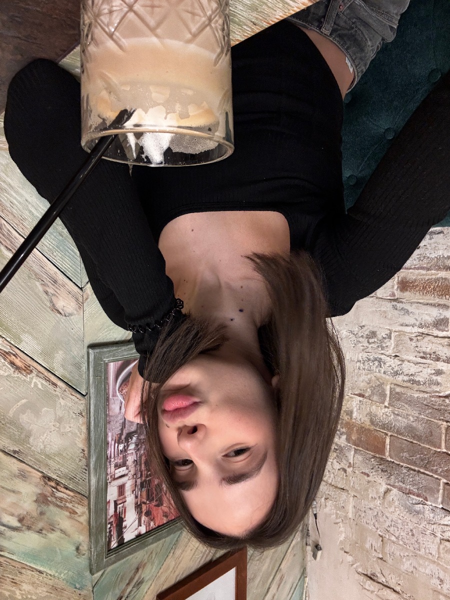 Fresh photos, fresh mood — Tina online in Kouliacan